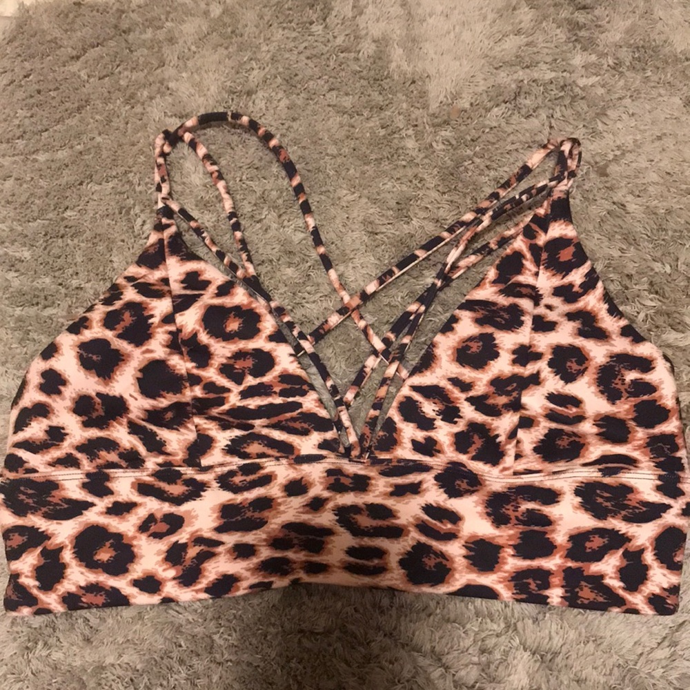 Leopard print criss-cross front sports bra